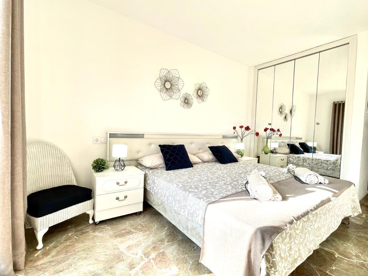 Riviera By The Beach 2 Bedroom Apartment Sitio de Calahonda Esterno foto