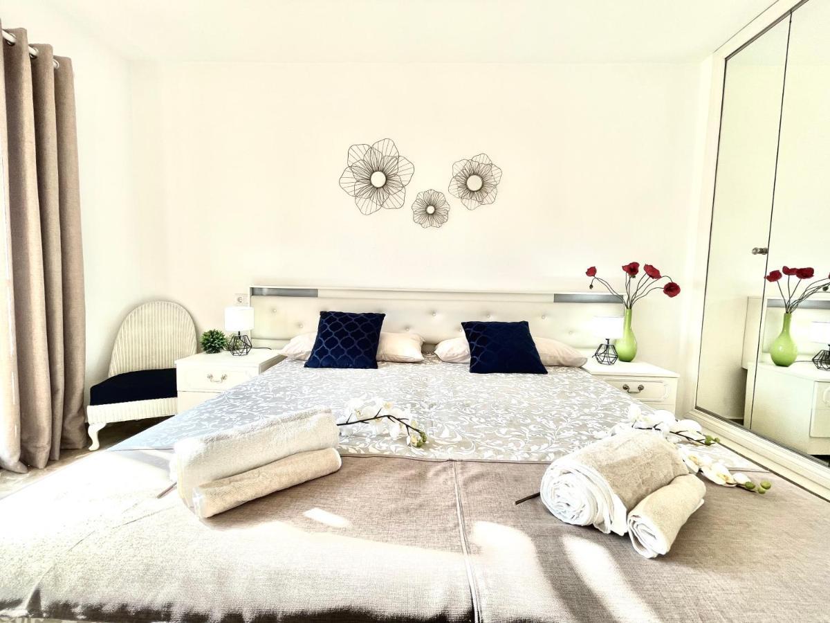 Riviera By The Beach 2 Bedroom Apartment Sitio de Calahonda Esterno foto