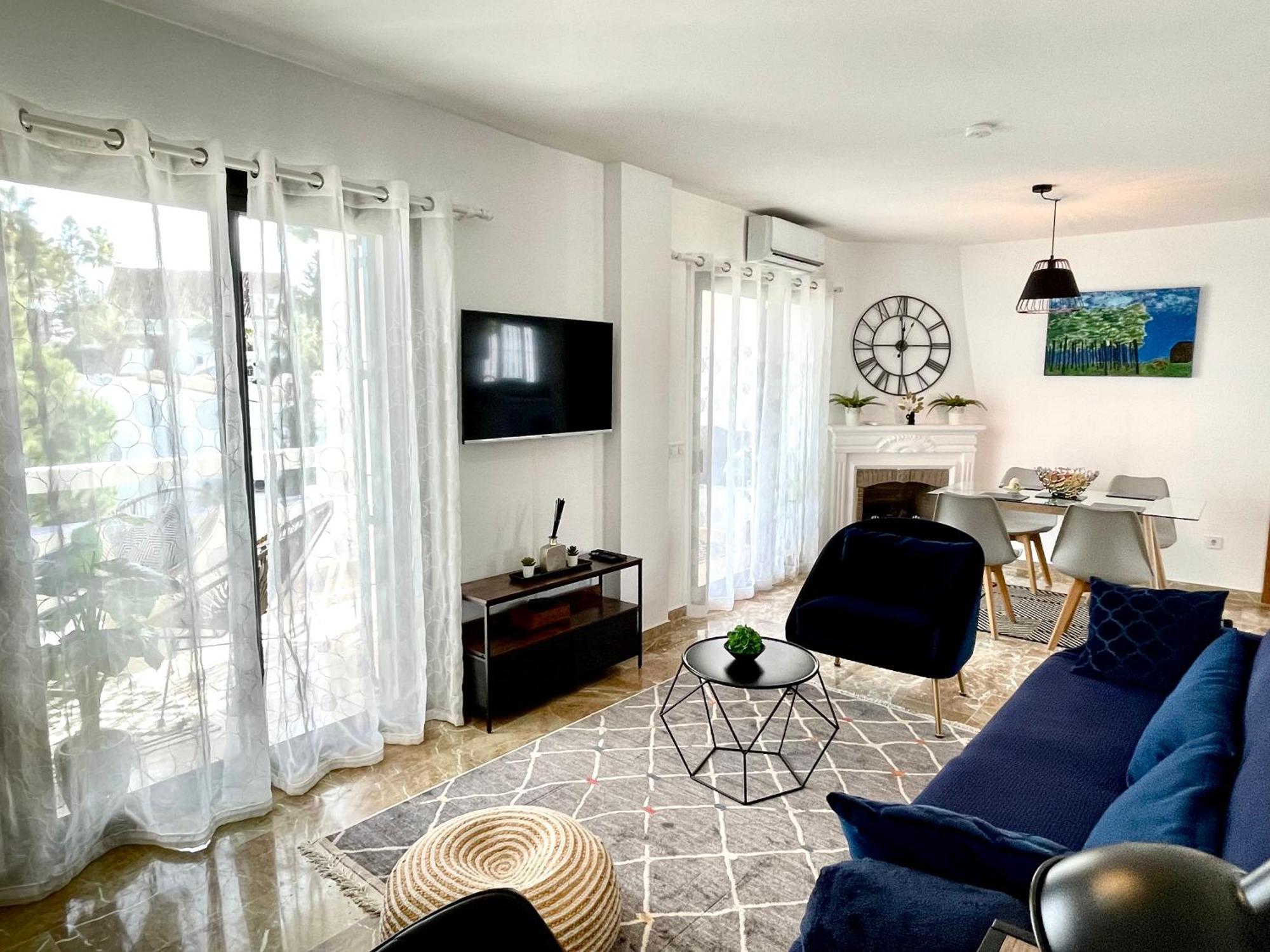 Riviera By The Beach 2 Bedroom Apartment Sitio de Calahonda Esterno foto