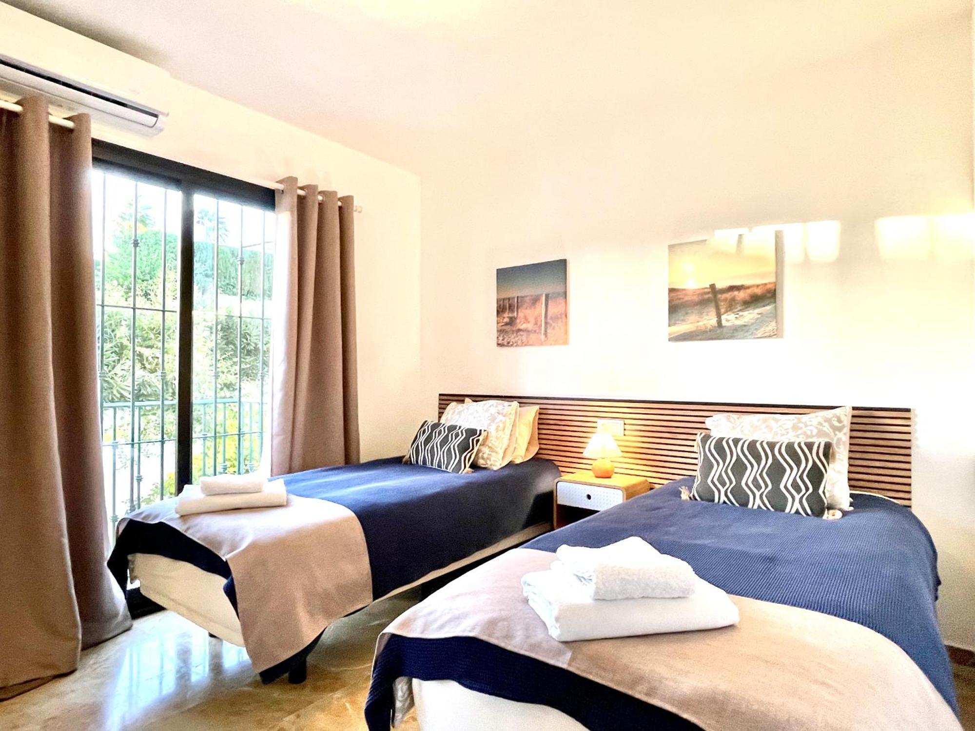 Riviera By The Beach 2 Bedroom Apartment Sitio de Calahonda Esterno foto